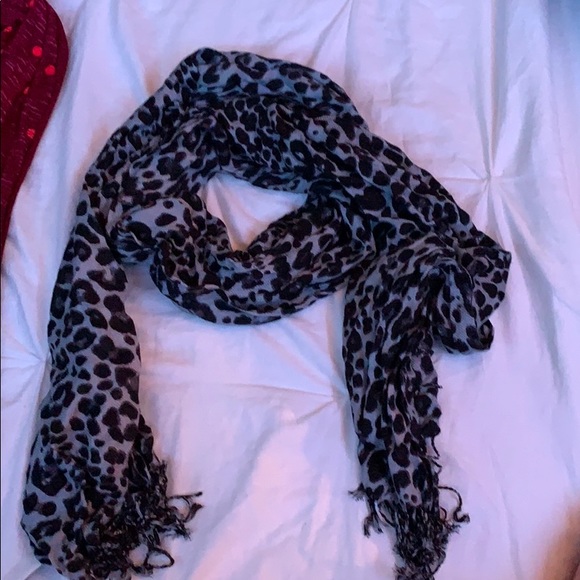 Leperd Scarf - Picture 1 of 1